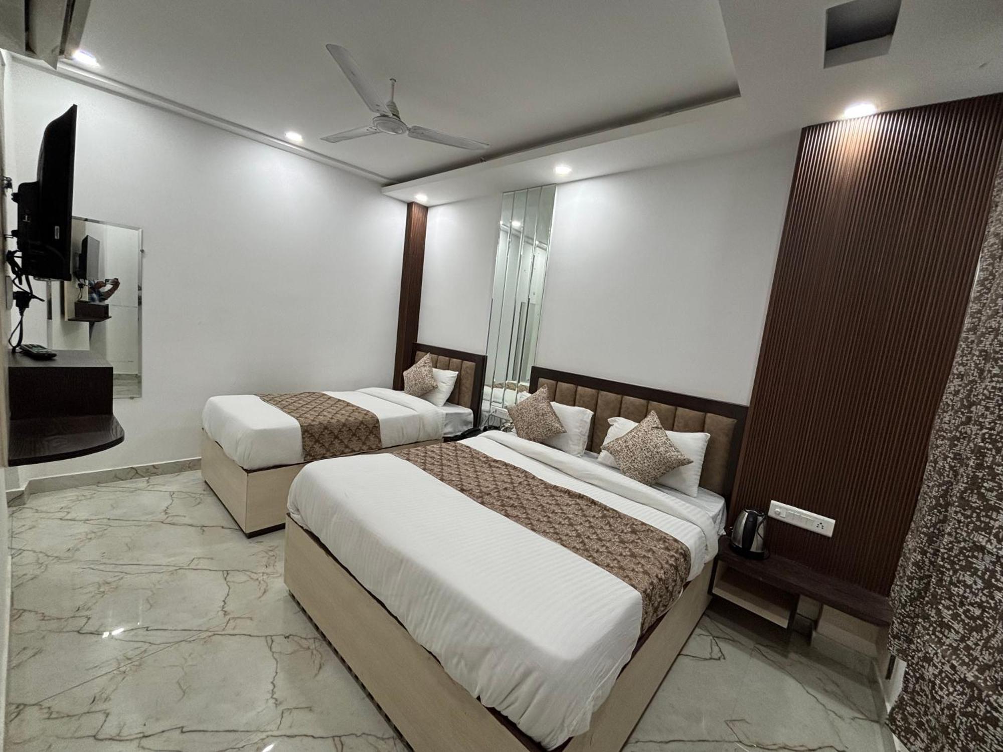 Hotel C G International 2 Minuit Walkable New Delhi Railway Station & Connaught Palace Exterior photo
