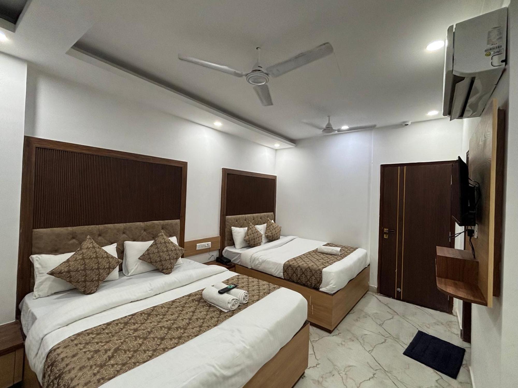 Hotel C G International 2 Minuit Walkable New Delhi Railway Station & Connaught Palace Exterior photo