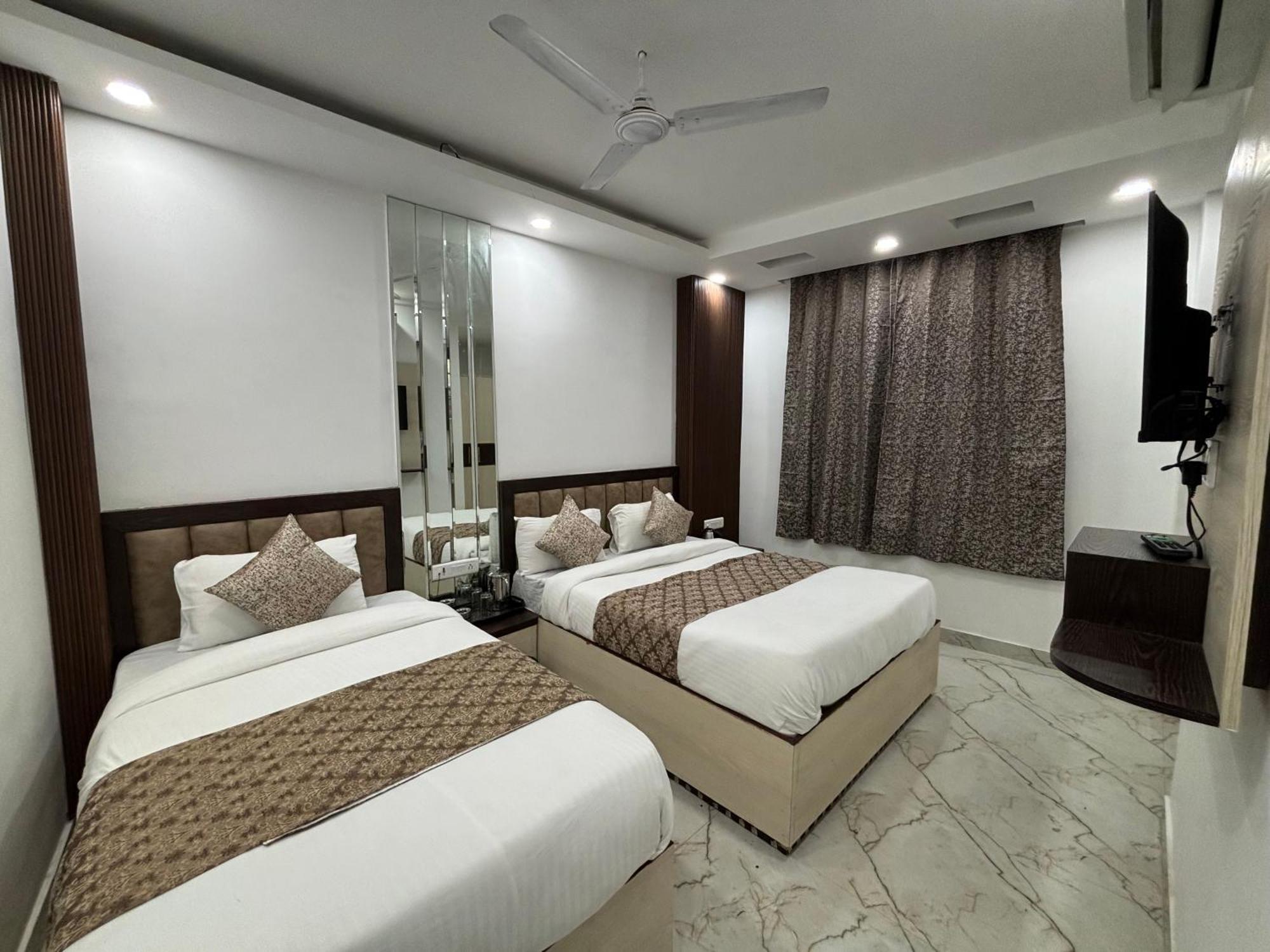Hotel C G International 2 Minuit Walkable New Delhi Railway Station & Connaught Palace Exterior photo